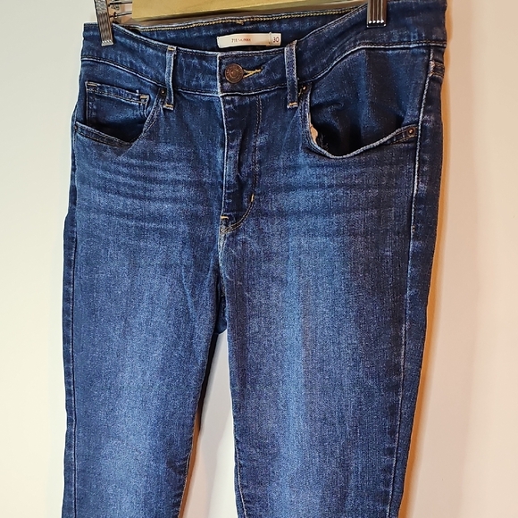 Levi's 711 Blue 31x26 Cropped Ankle Jeans with Tapered Fit - Picture 7 of 13